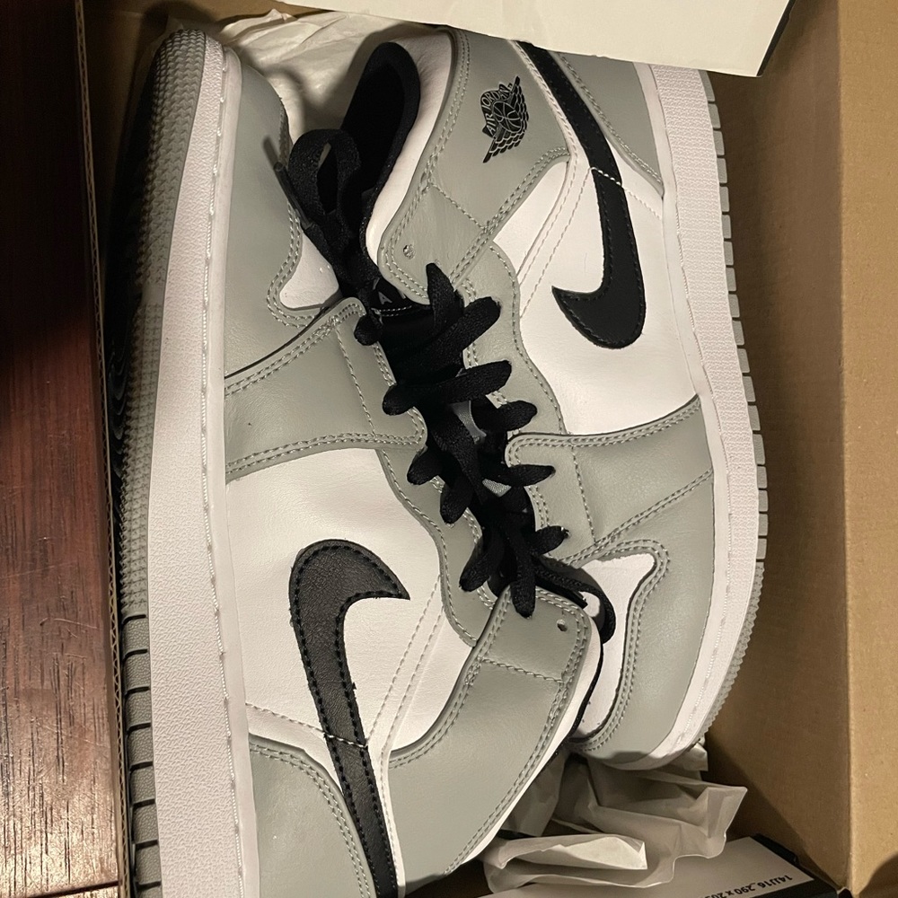 Air Jordan 1 Mid Gs ‘Light Smoke Grey’